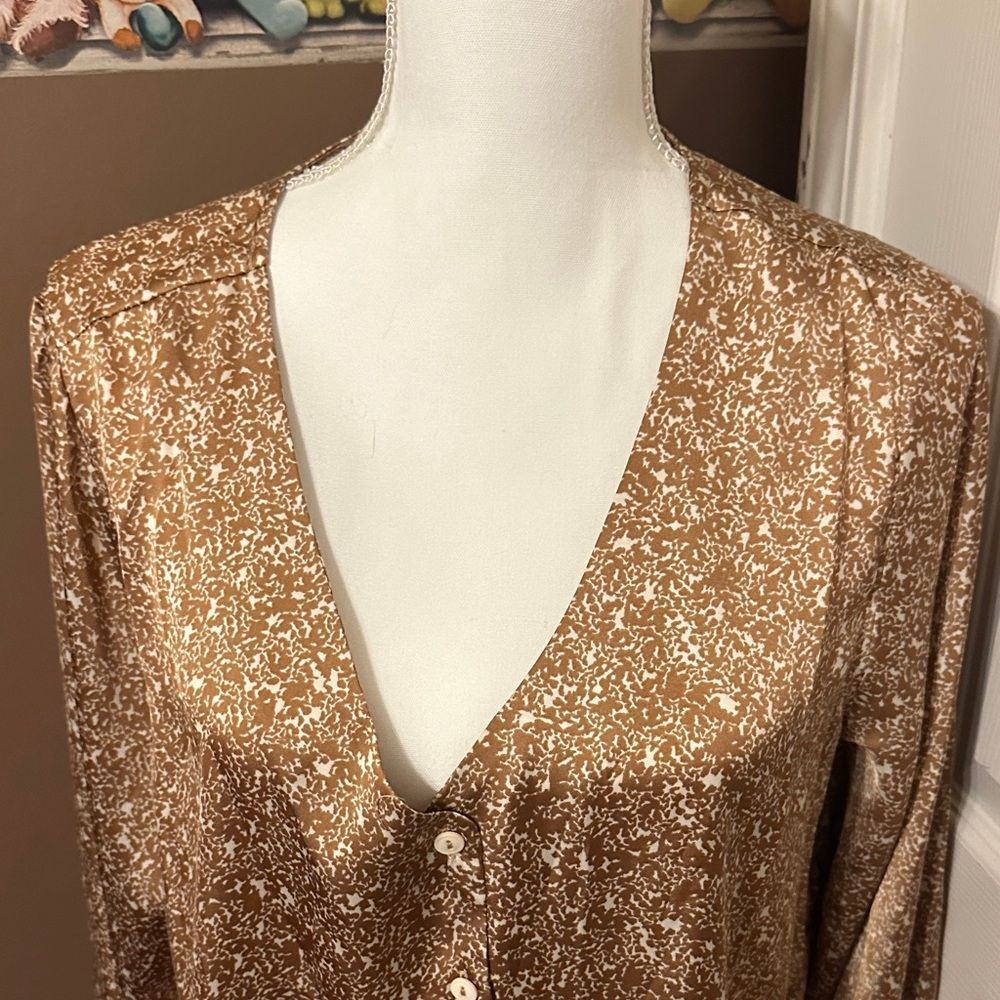 Mittoshop Button-Up Blouse Size large Like new